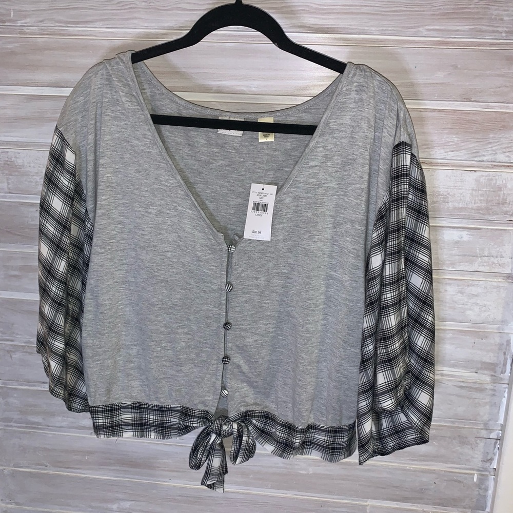 Daytrip crop shirt.